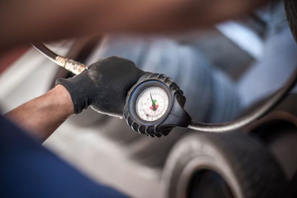 Cách bơm vá lốp không săm đúng cách