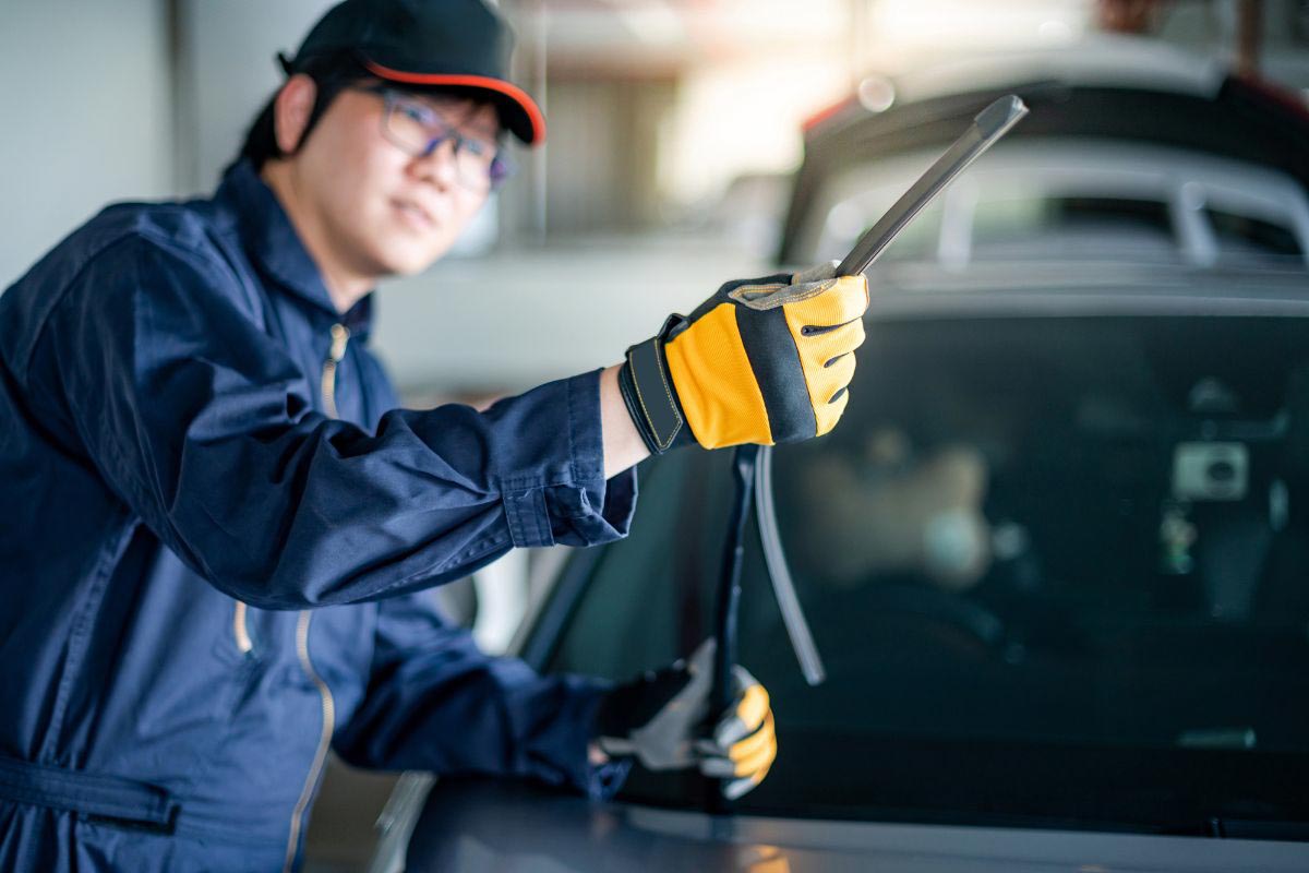 Gạt nước mưa ô tô