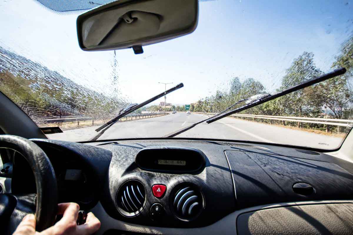 Gạt nước mưa ô tô