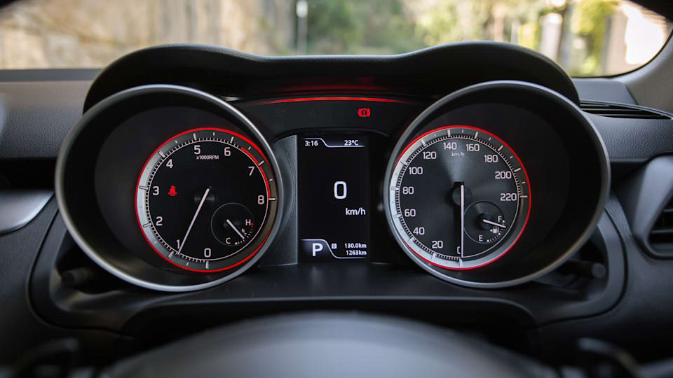 Suzuki Swift và Hyundai i10
