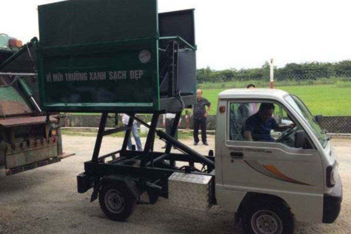 Xe chở rác chuyên dụng trong thành phố