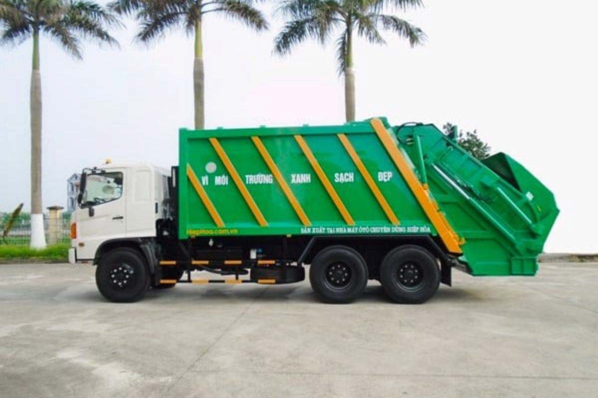 Xe chở rác chuyên dụng trong thành phố