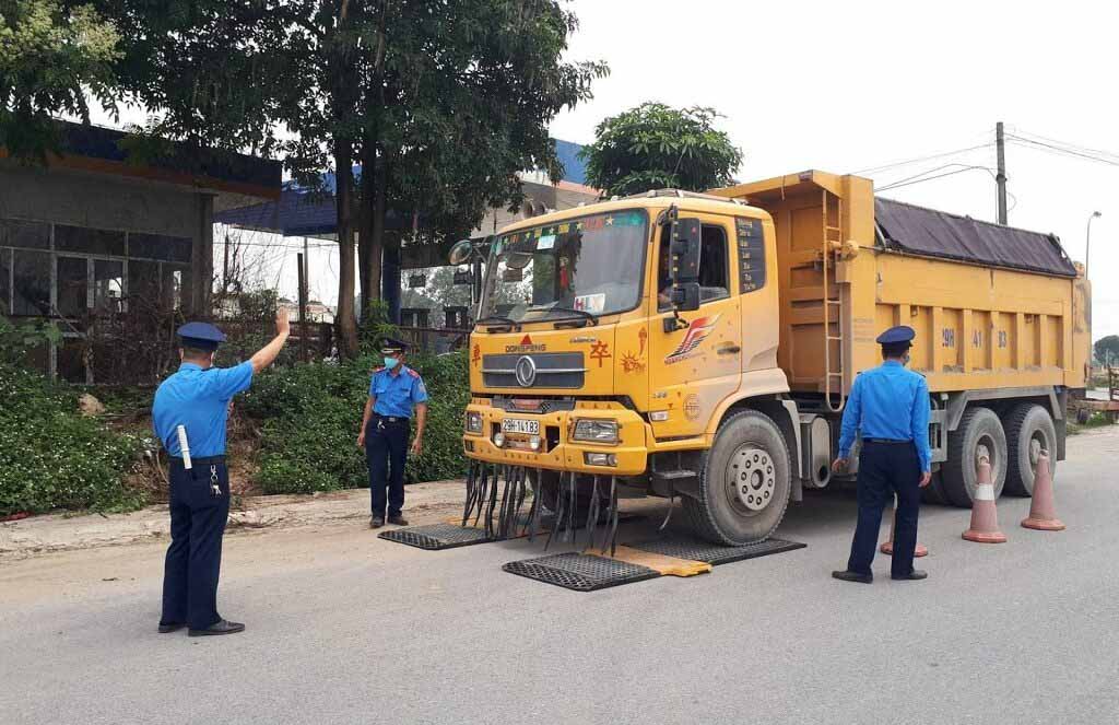 Xe tải chạy giờ cấm