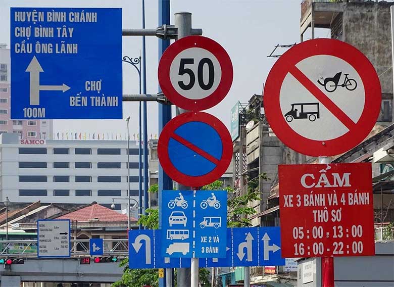 Xe tải chạy giờ cấm