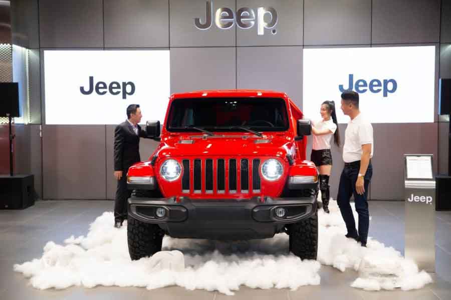 Hãng xe Jeep đứng ngồi không yên với Suzuki Jimny
