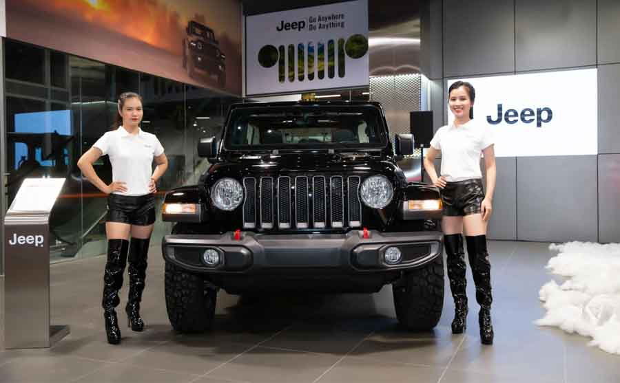 Hãng xe Jeep đứng ngồi không yên với Suzuki Jimny