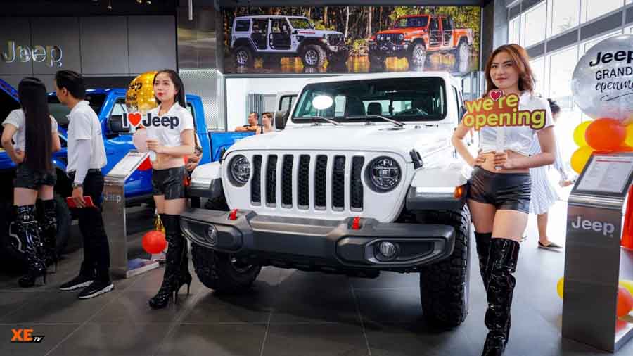 Hãng xe Jeep đứng ngồi không yên với Suzuki Jimny