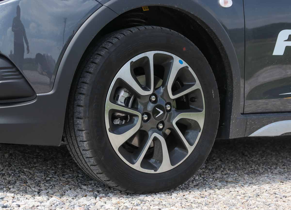 Suzuki Celerio và Vinfast Fadil 2