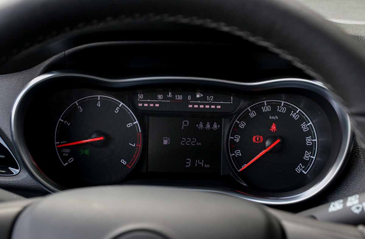 Suzuki Celerio và Vinfast Fadil