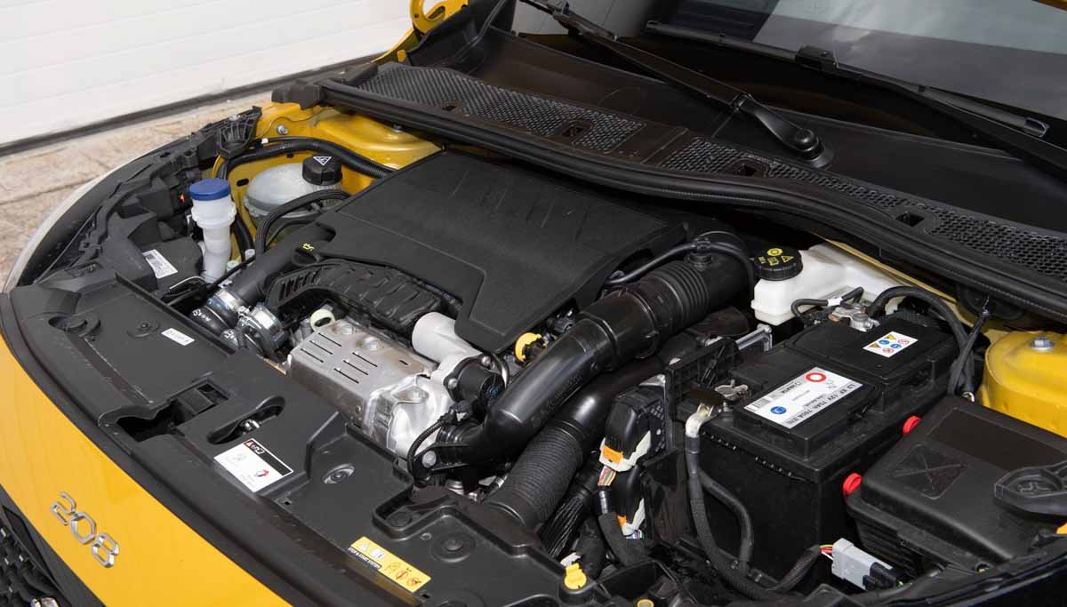 Suzuki Vitara và Peugeot 208