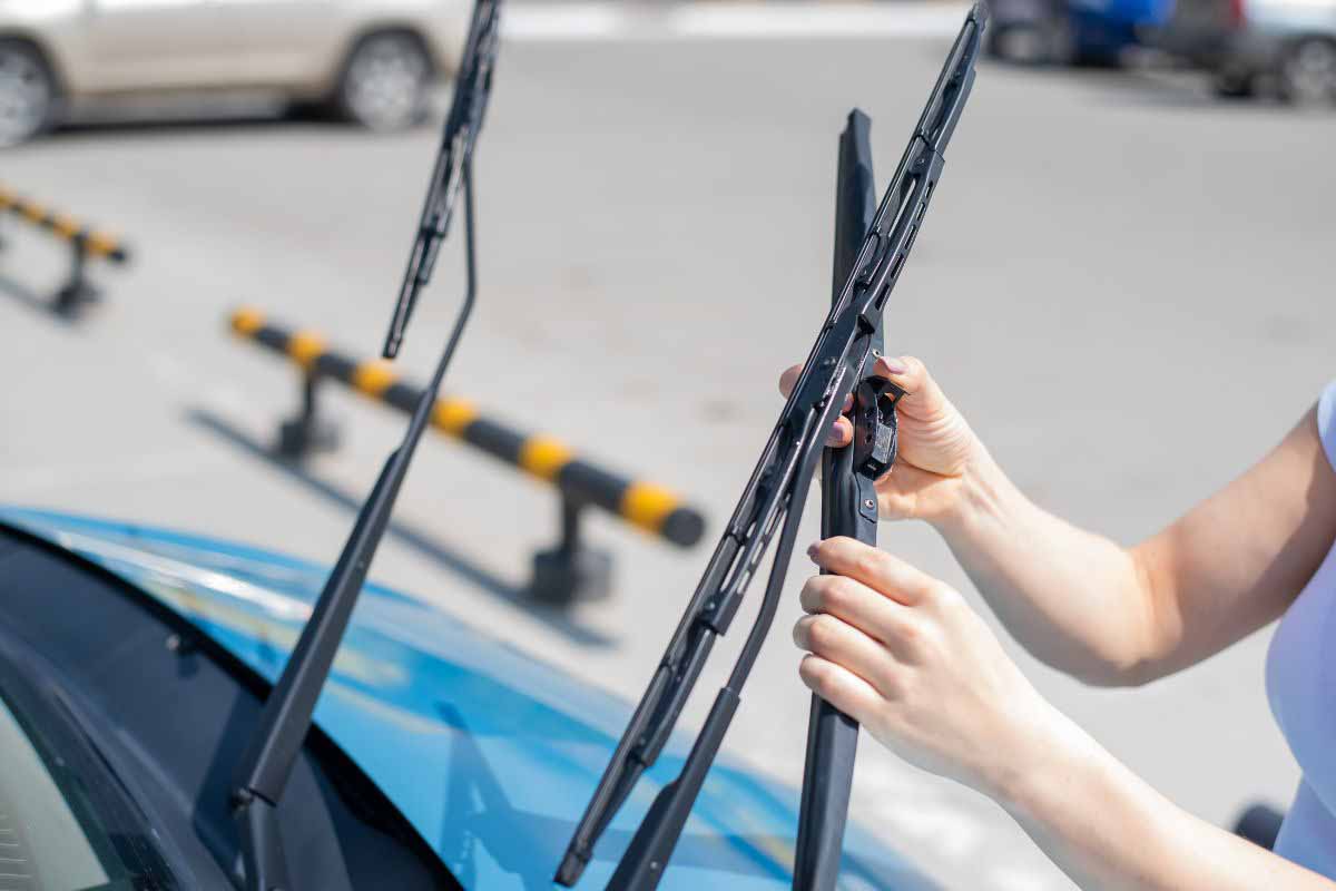 5 nguyên nhân cần gạt mưa ô tô hoạt động không hiệu quả