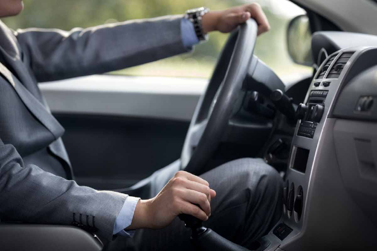 Cần số ô tô và các ký hiệu trên cần số ô tô
